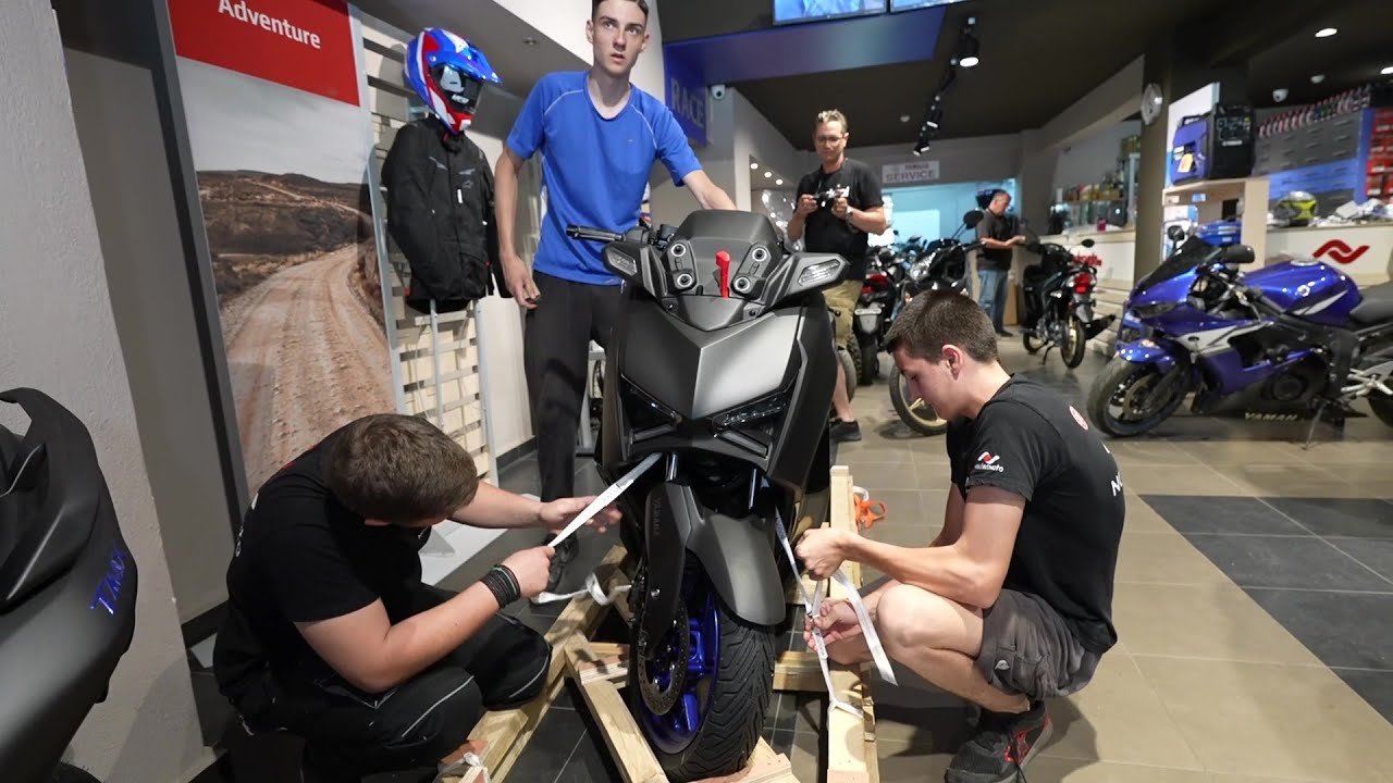 unboxing YAMAHA XMAX 300 black color 2025