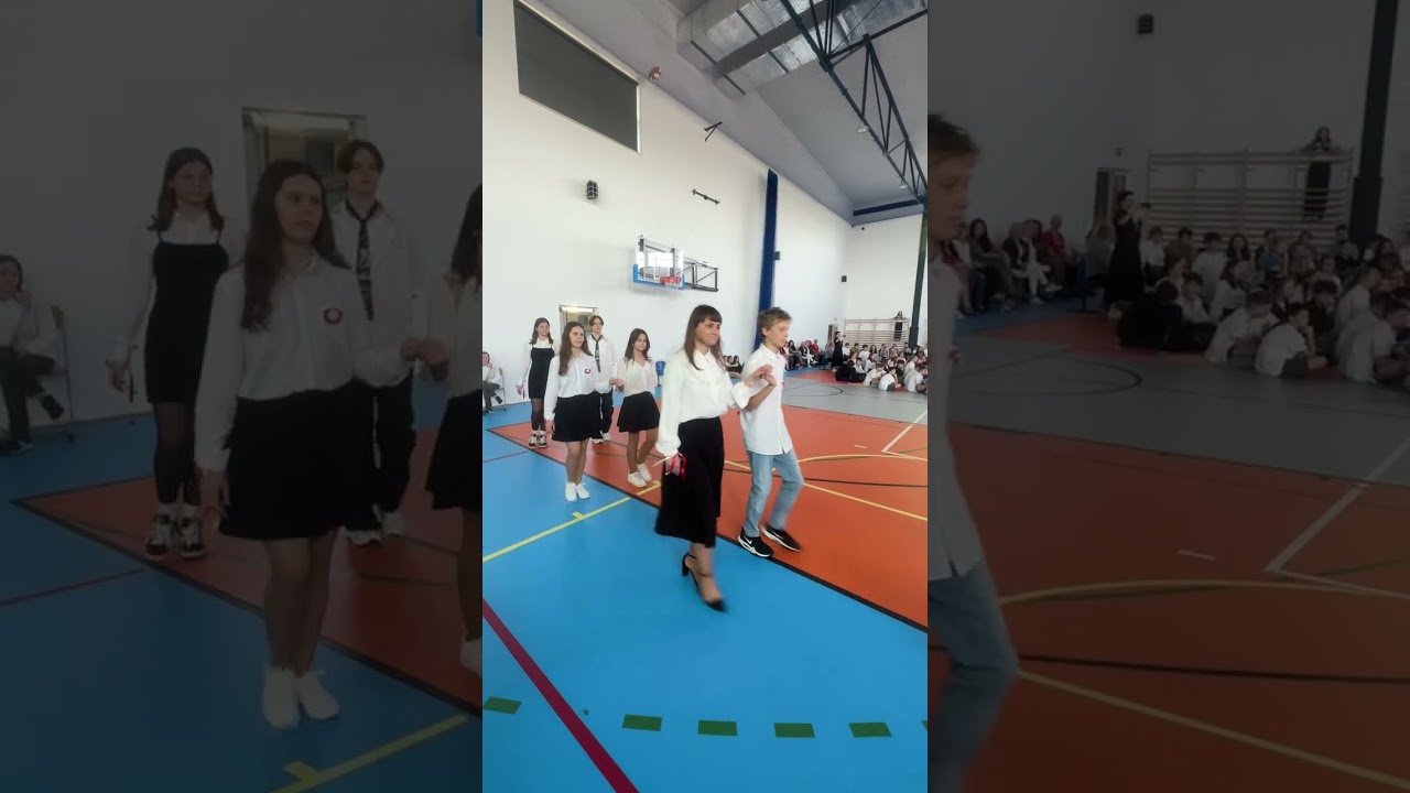 Polonez w wykonaniu uczniów i nauczycieli z okazji Święta Narodowego 3 Maja