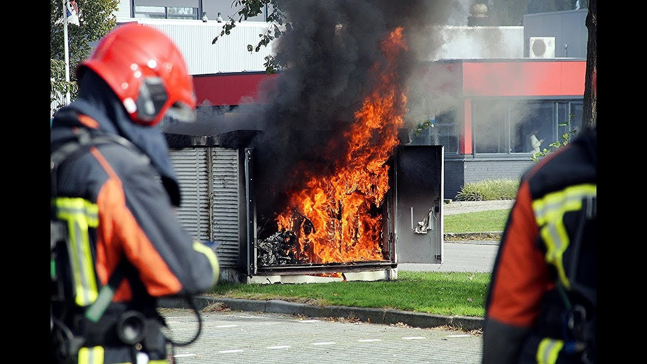 Brand in verdeelstation aan Atoomweg
