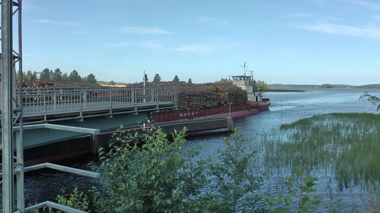 Itikka road swing bridge opens