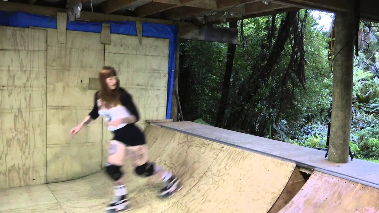 Chicks in Bowls Ep 2 - Basic Stalls