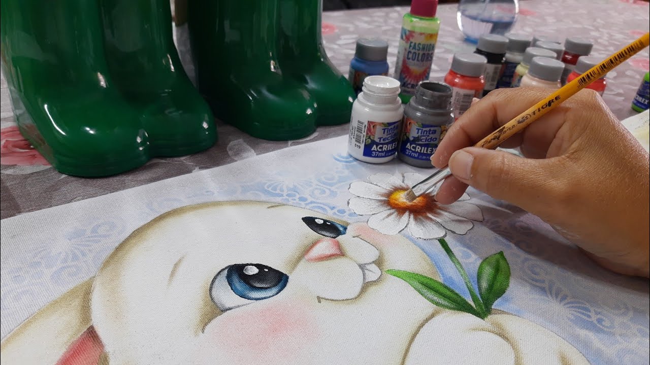 Aula 1 - pintura no tecido - pintando coelho