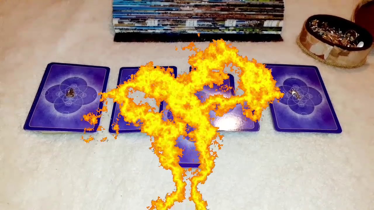 TAROT INTERACTIV - Ce te face special(ă)?De ce se îndrăgostește cineva de tine?