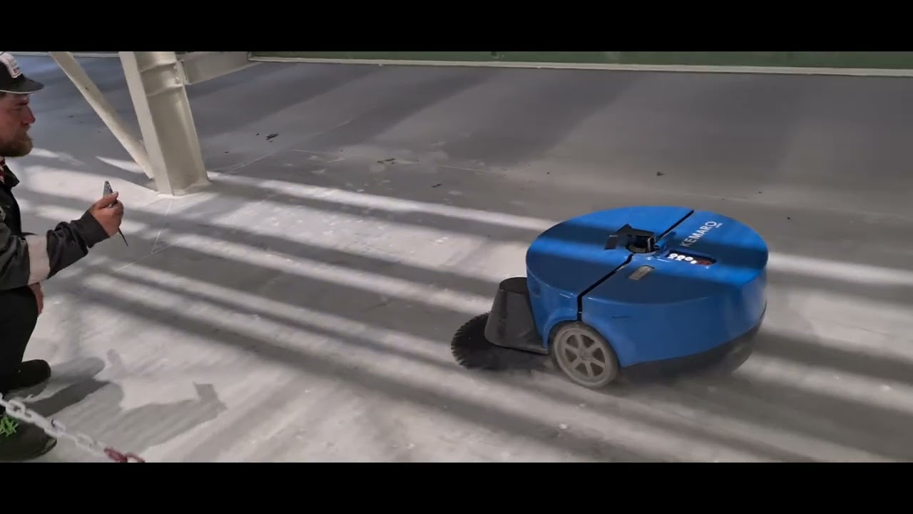 Autonomní průmyslový zametací robot Kemaro K900