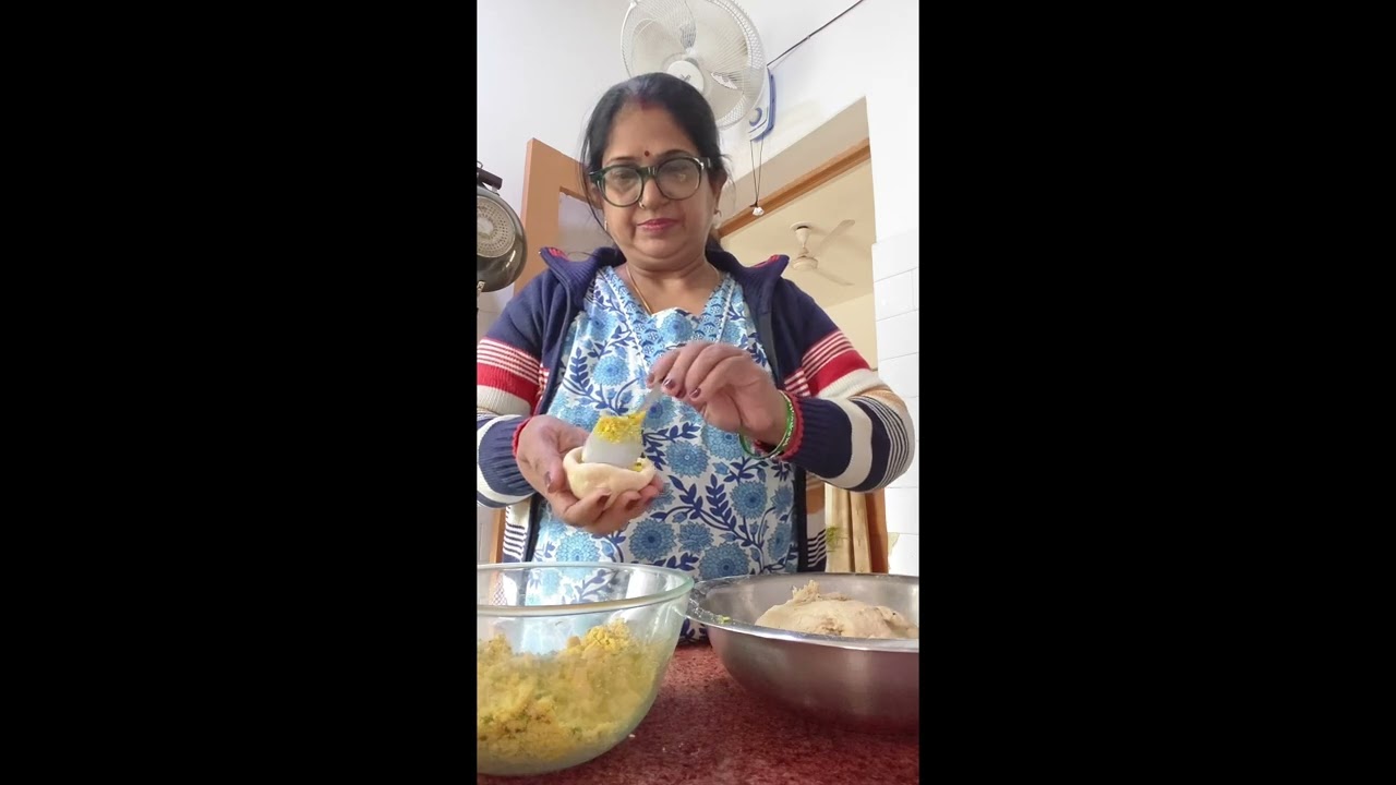 Bihar ki traditional dish litti chokha for beginners #saritadubeykitchen