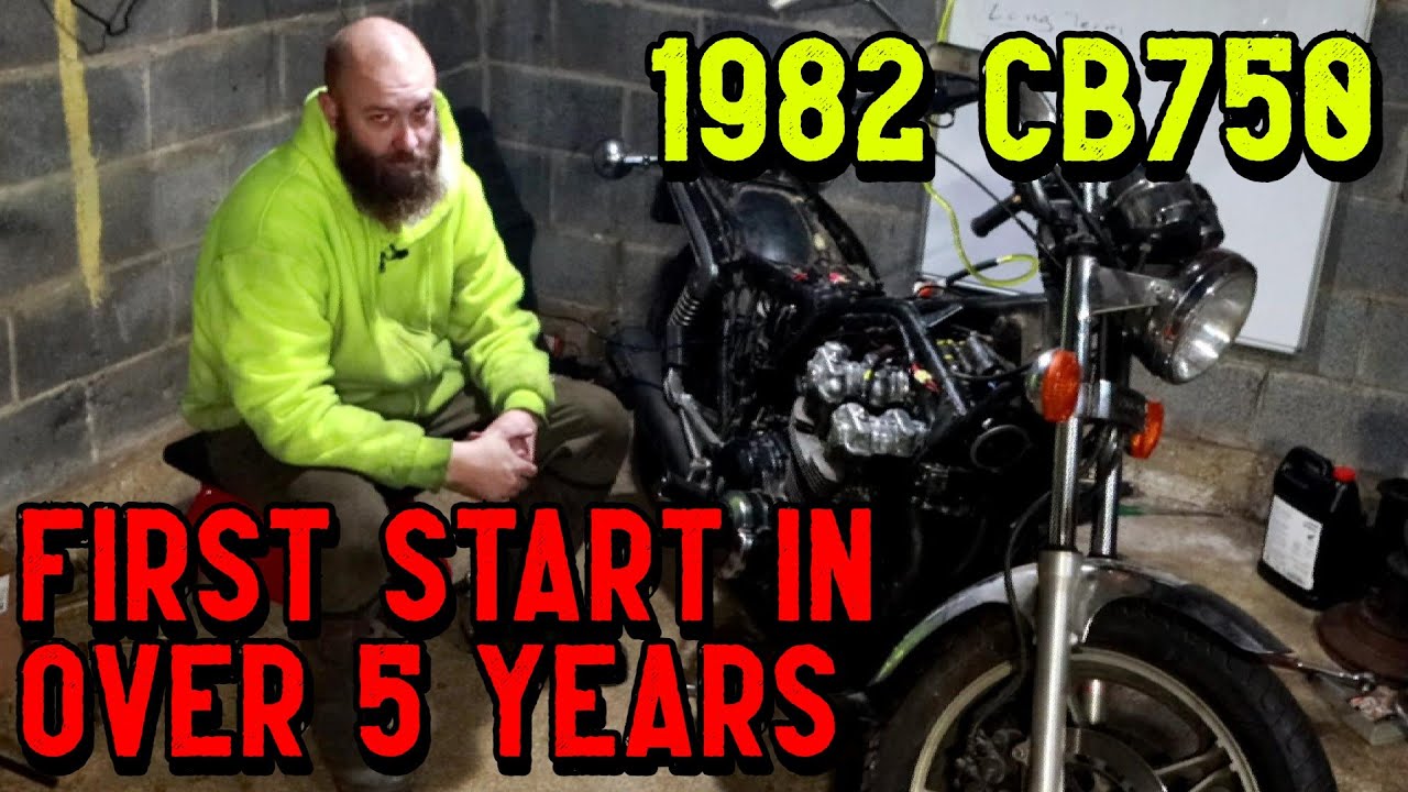 Запускайте моторы: CB750 1982 года выпуска впервые заводится за более чем 5 лет. Автор: @GettinJu...