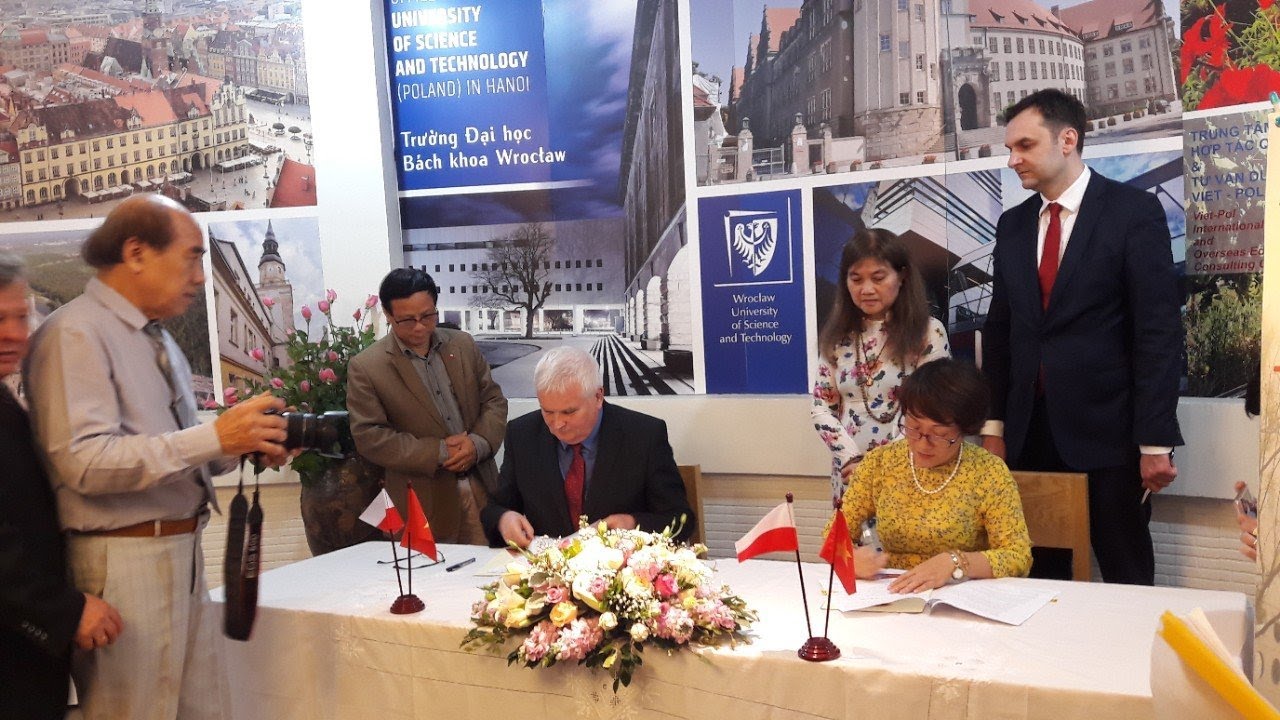 TRUNG T&Acirc;M HTQT V&Agrave; TVDH VIETPOL