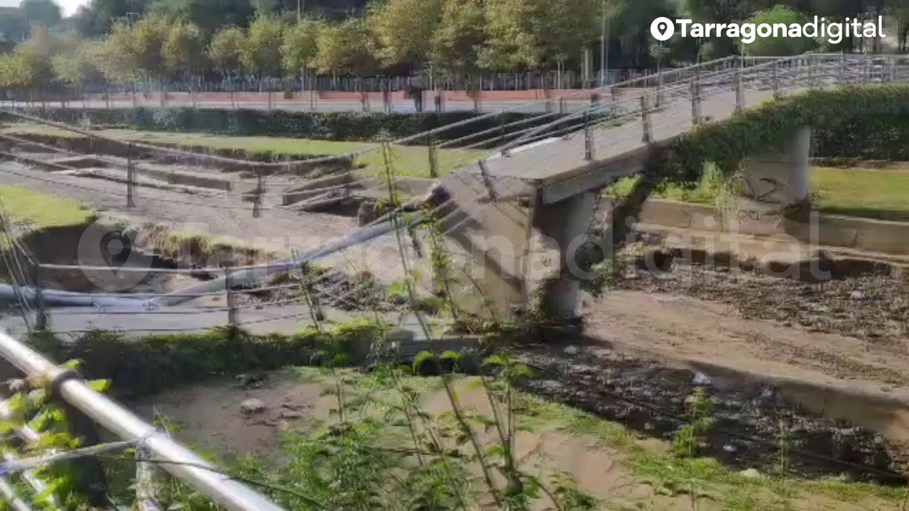 TARRAGONA DIGITAL: Aix&iacute; ha quedat el pont de Cambrils que l&rsquo;aigua ha ensorrat