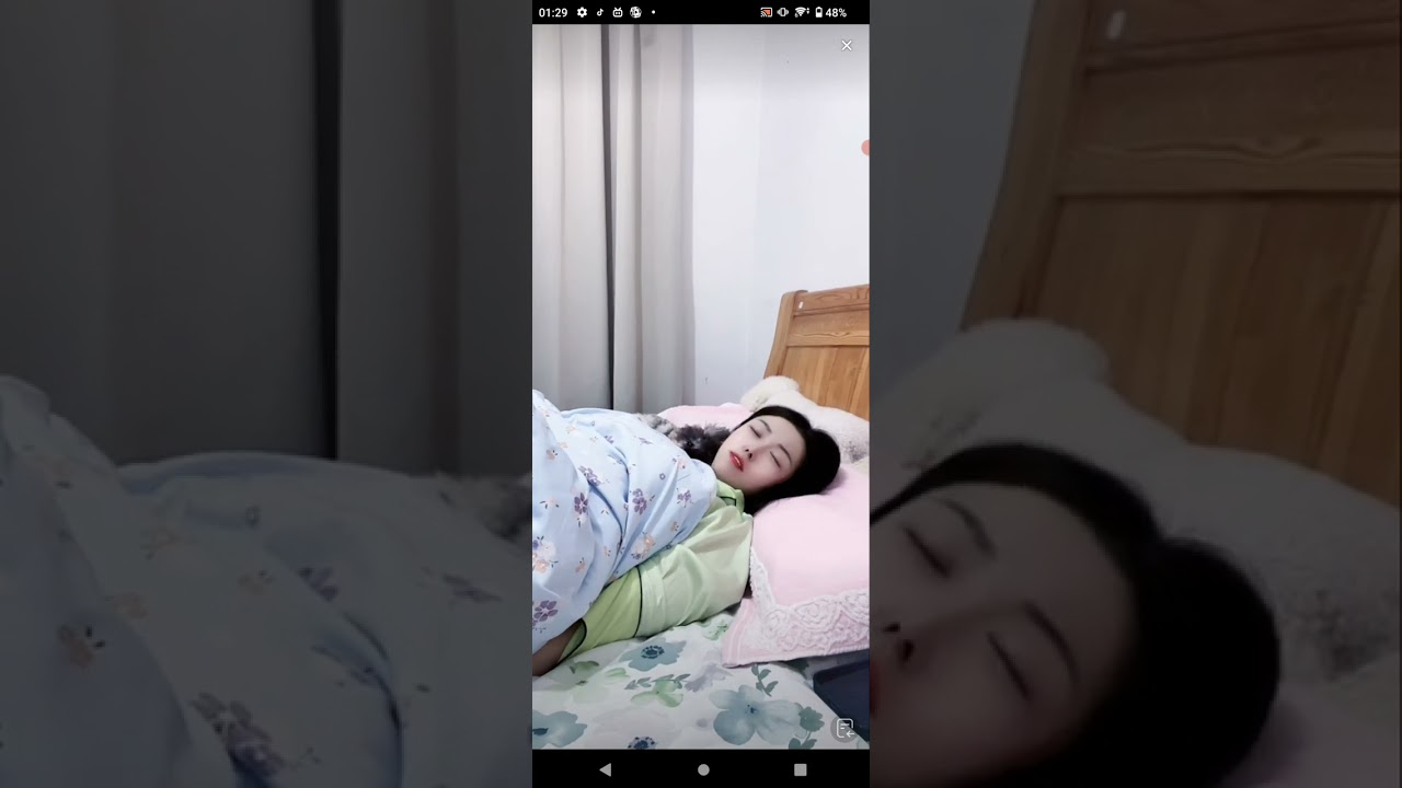 Girl sleep mouth open