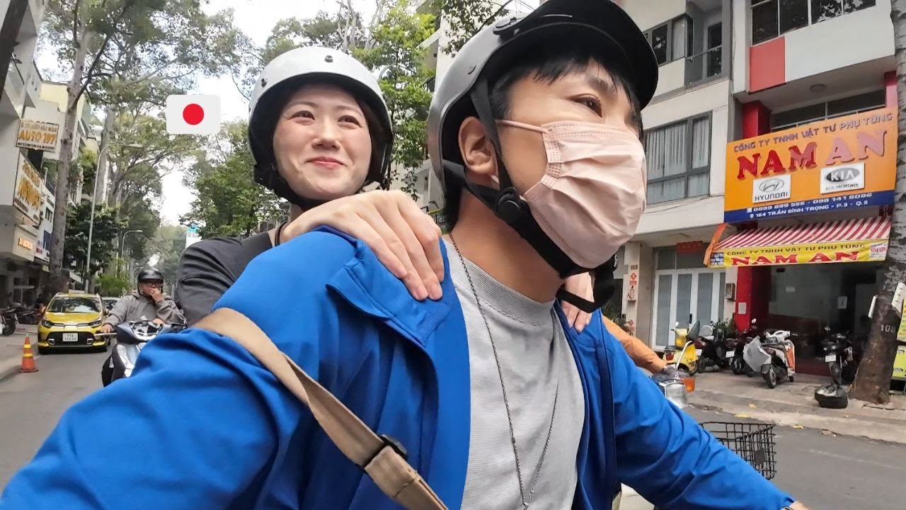 Chị gái Nhật khi lần đầu ngồi xe máy 