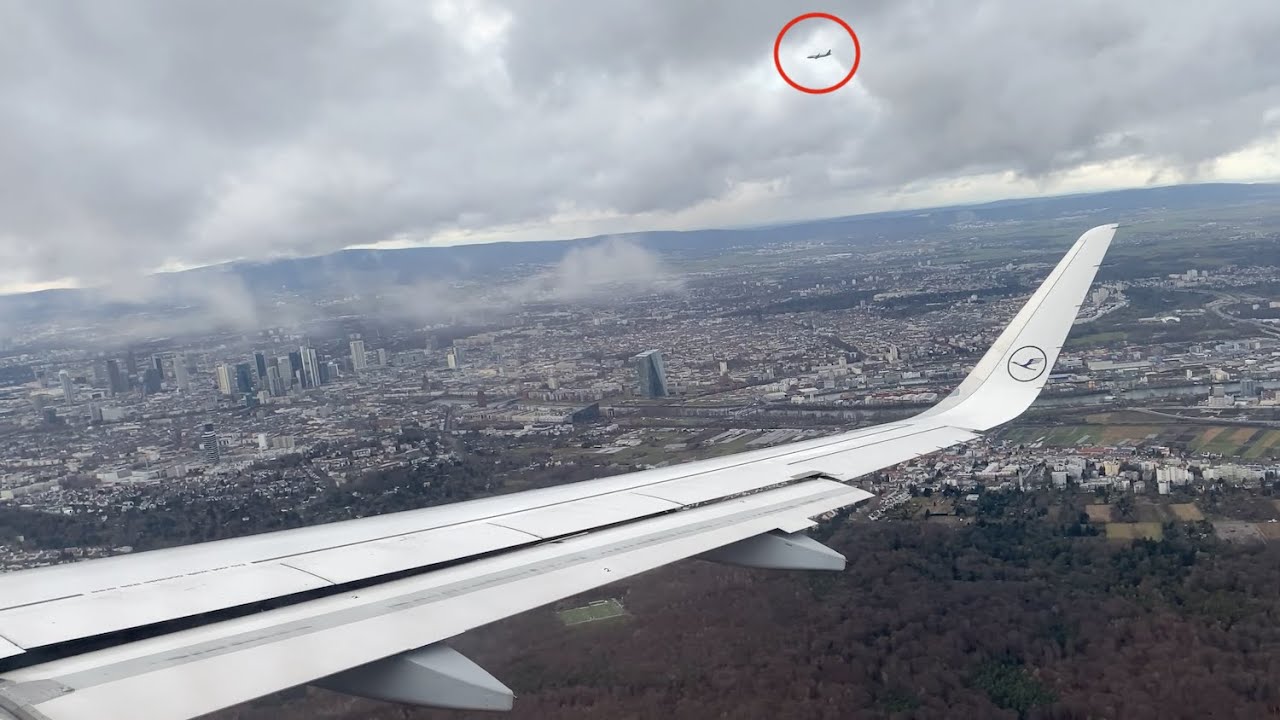 PARALLEL APPROACH Lufthansa A320 landing, Frankfurt