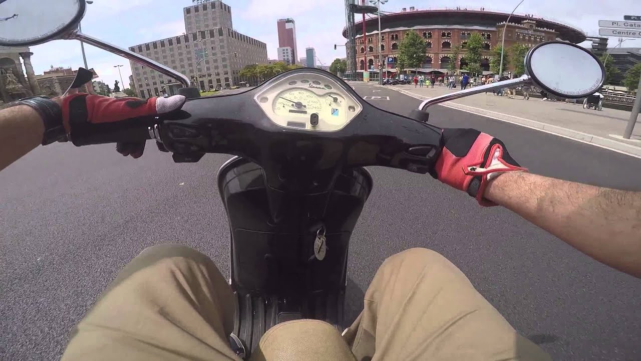 [Go Pro Hero 4] Riding Vespa LX 125 in Barcelona - saturday - june 2015