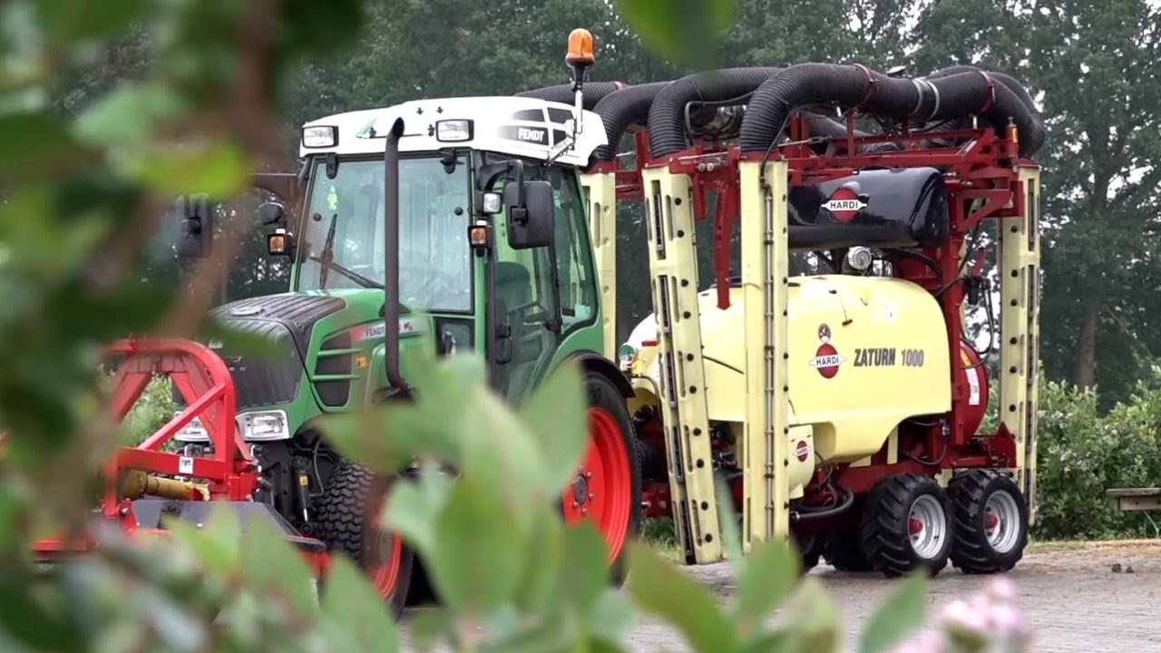 Hardi veldspuiten bij MTS Bussemaker in Geesbrug  Blauwe Bes Drenthe