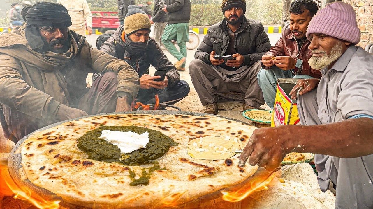 DESI CHEAPEST SAAG PARATHA IN LAHORE | STREET FOOD DESI NASHTA | SAAG ALOO PARATHA l THE FOODS TRACK