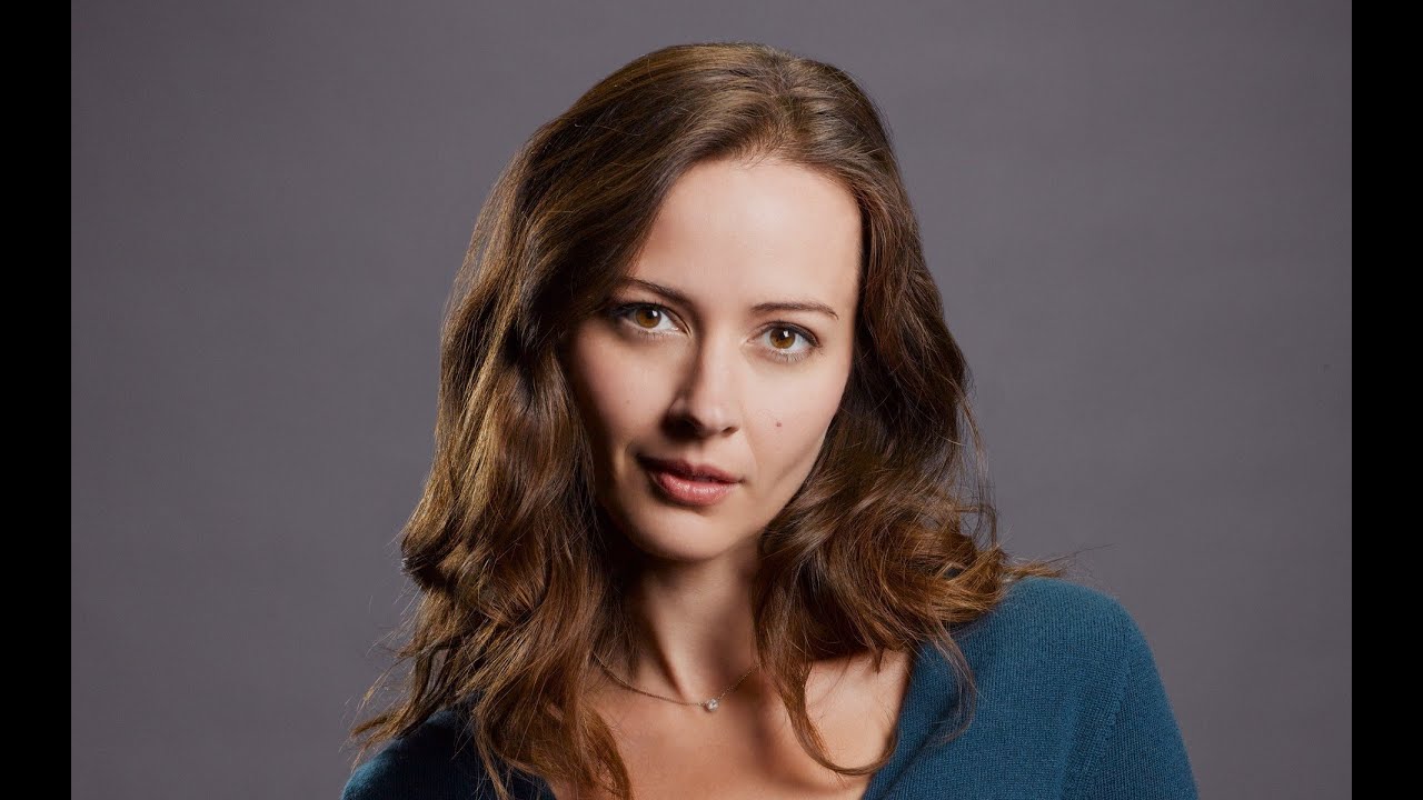 New Trend - History of Amy Acker