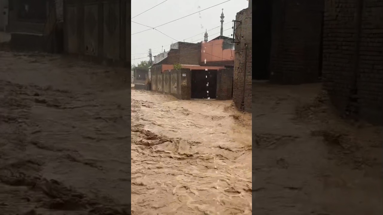 🌊 Massive Floods Caught on Camera | Real Flood Footage #Floods #Viral #trending #flood #disaster