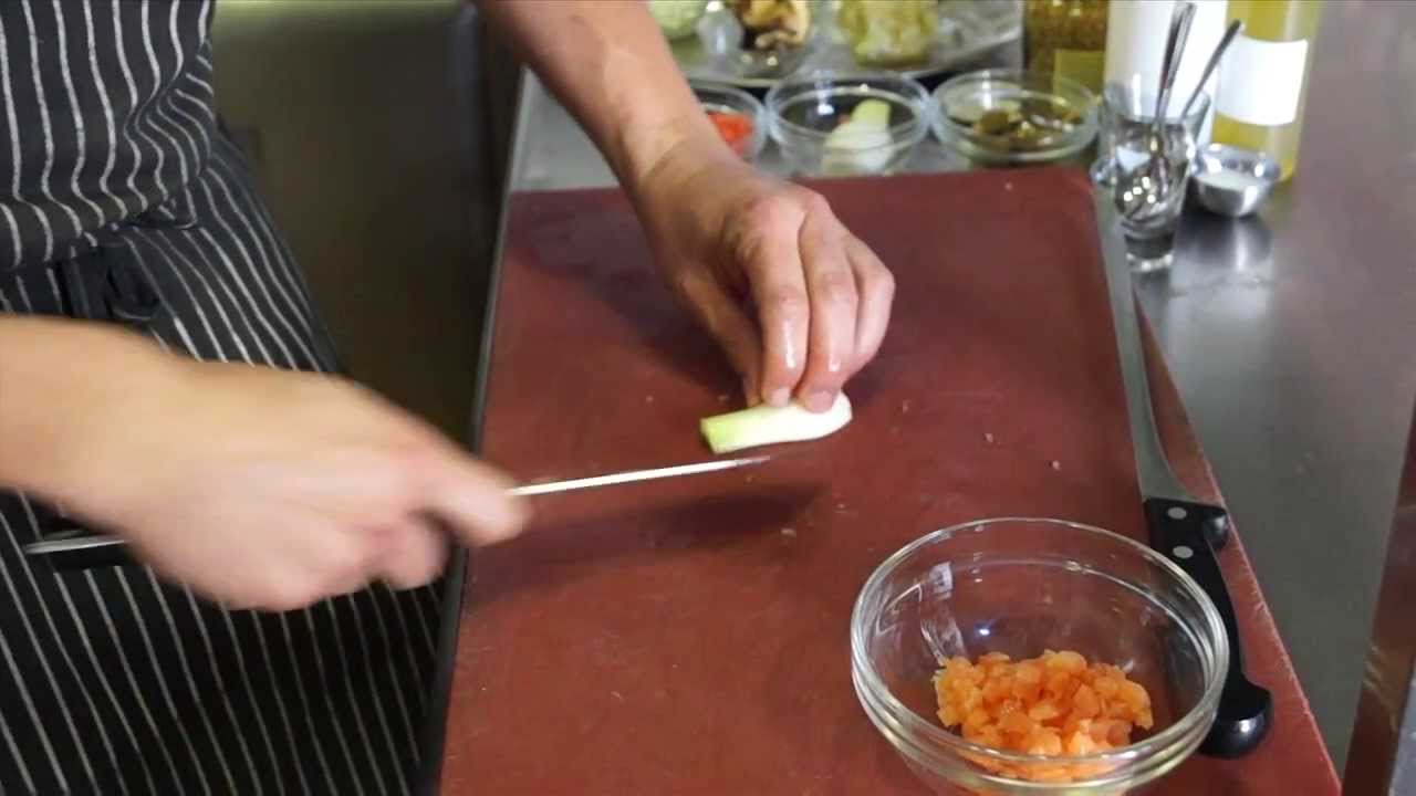 Como se hace el tartar de Salmón. Videoreceta. Restaurante Baeza&Rufete.Alicante