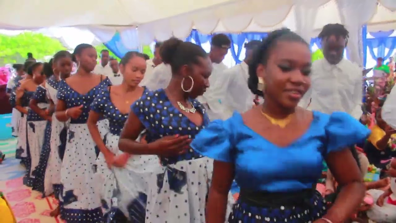 Manzaraka de Mr Mohamed et Mme Raiza Kawéni  réalisé par WD Prod..0639 94 29 59