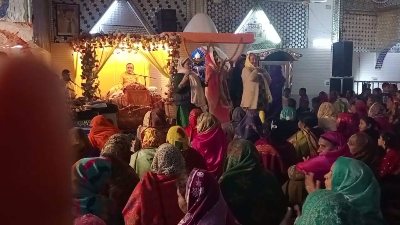 आज हमारे गांव के बिहारी मंदिर में श्रीमद् भागवत कथा में जन्मोत्सव कान्हा जी का 💯💯💯🙏🙏