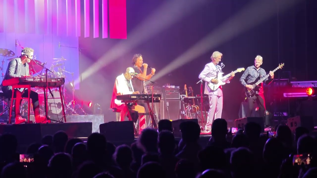 Mike and the Mechanics - Land of Confusion - Live Düsseldorf 29.04.2025 Genesis Cover