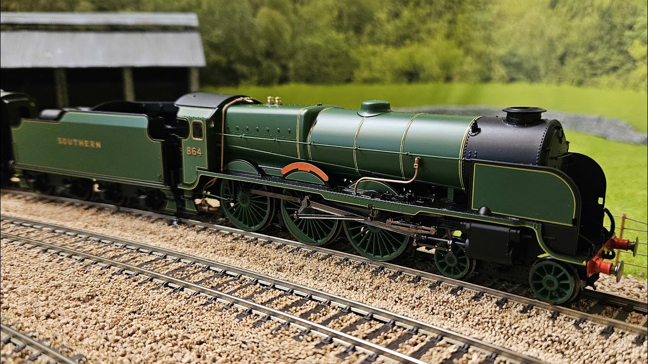Hornby R3862 Lord Nelson class 864 'Sir Martin Frobisher' OO gauge review