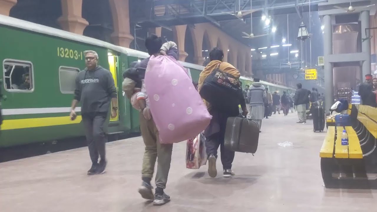 Best Non Stop Night Train Rawal Express Lahore to Rawalpindi 