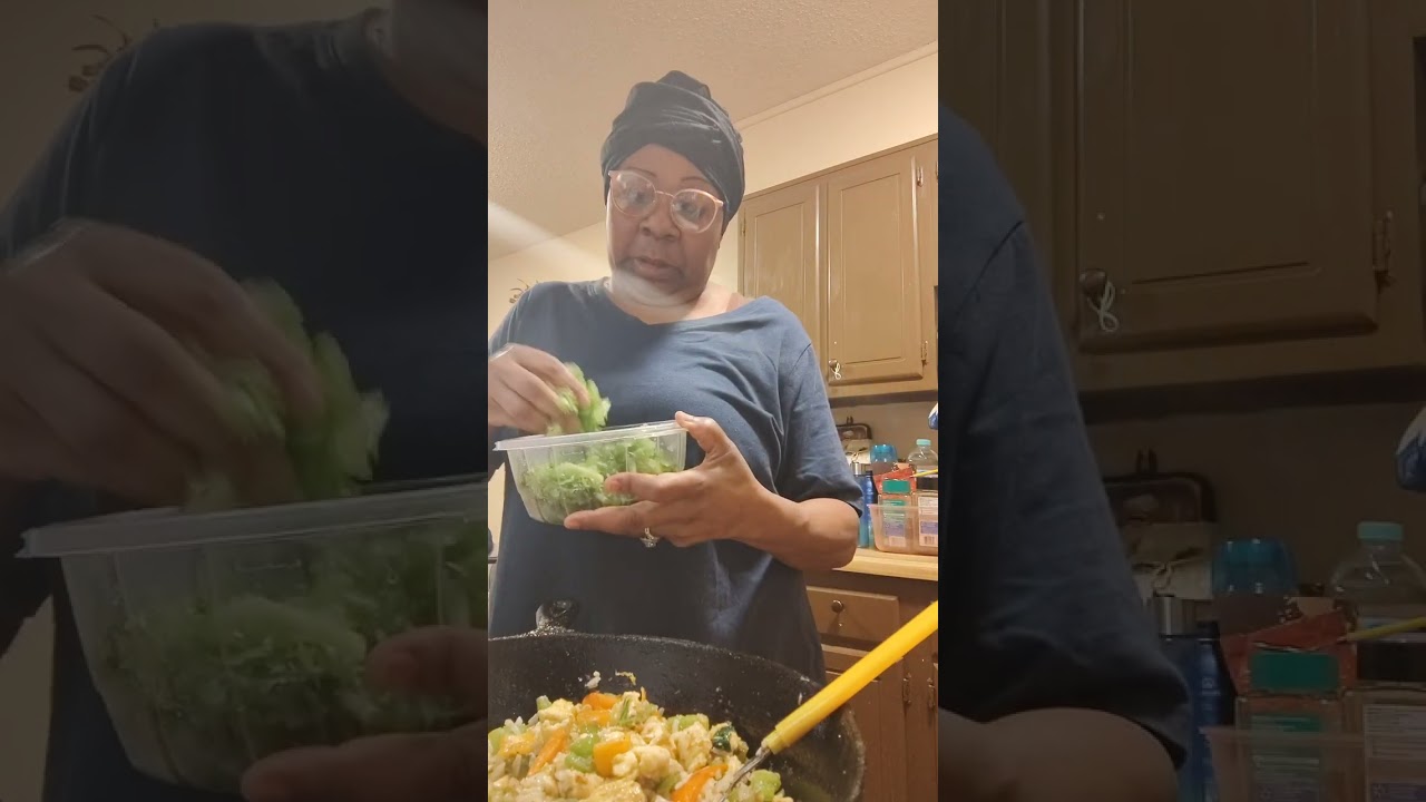 2 eggs,2shells and peppers and spinach 