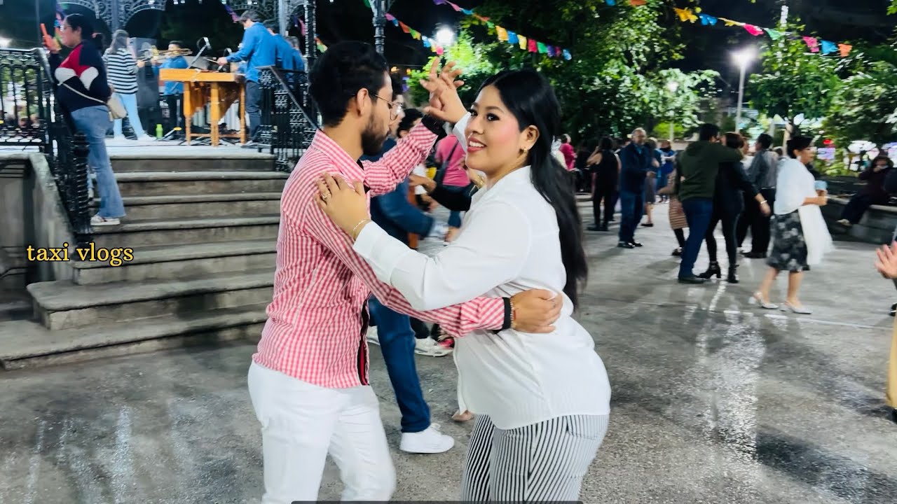 Bailando en el Parque de la Marimba 21 de enero