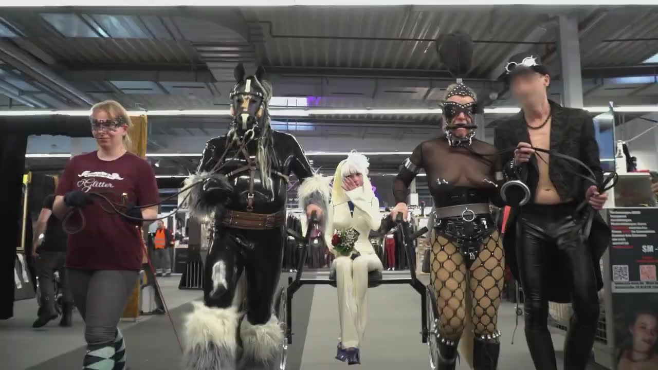 Ponygirl at wedding / Ponygirl an Hochzeit - BoFeWo Messe in Hoffheim 2023