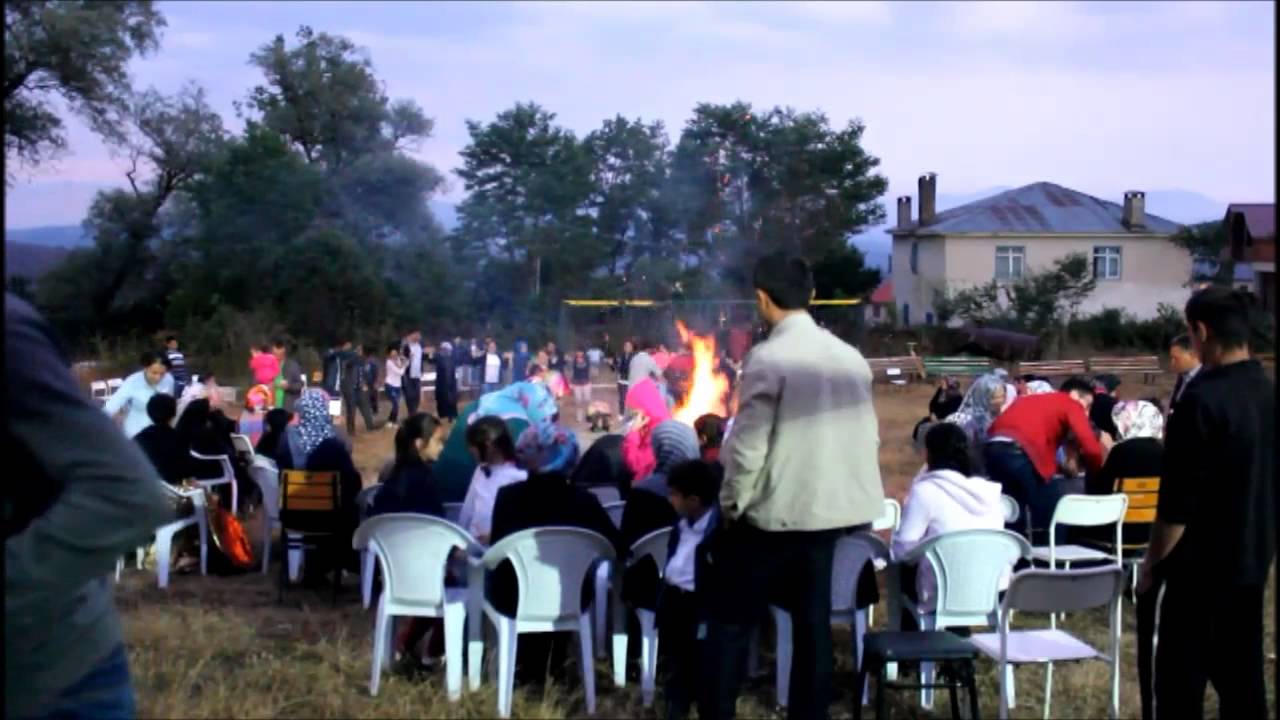 ÜÇYOL'DA DÜĞÜN (Ahmet ÖZDAMAR)