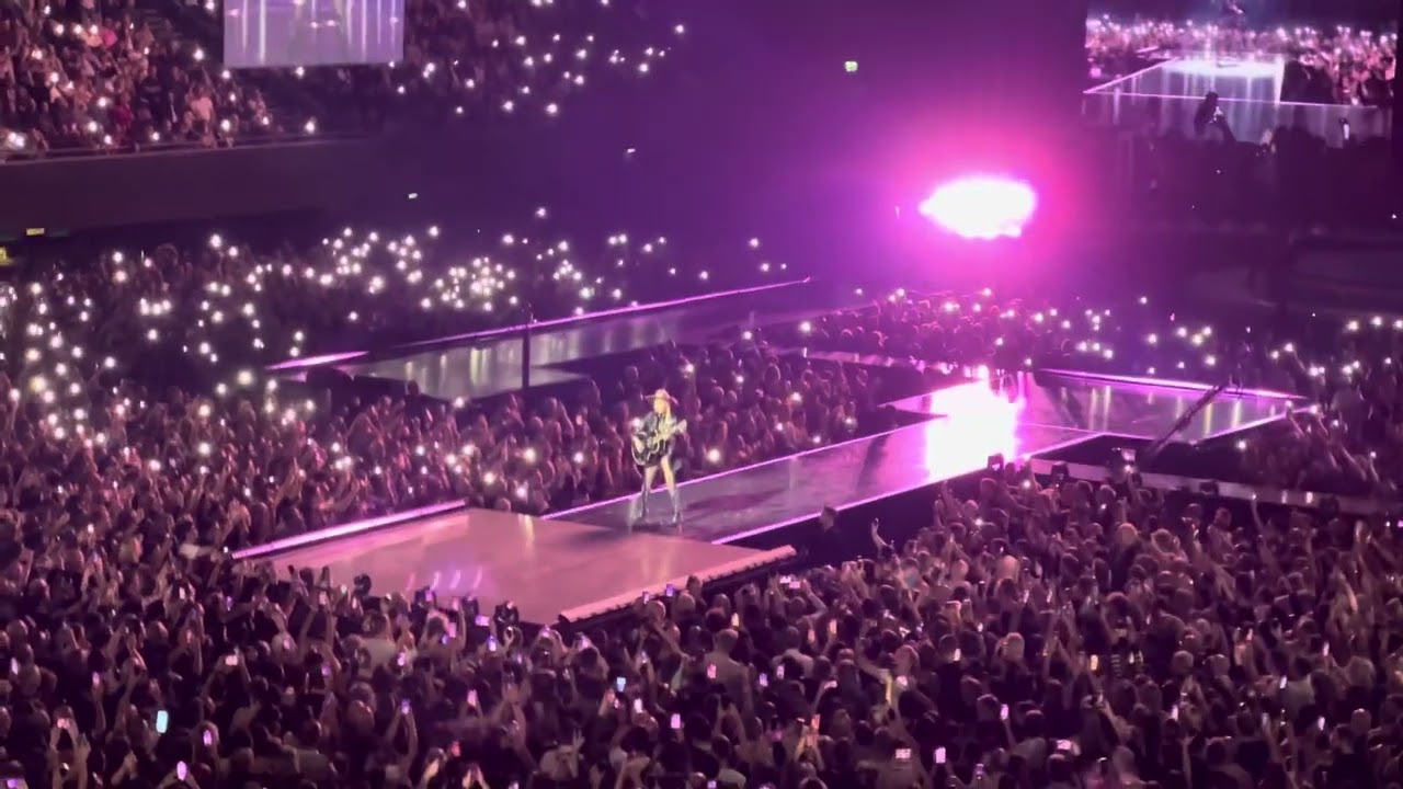 Madonna - live in Amsterdam (I will survive, La Isla Bonita, Don’t cry for me Argentina)