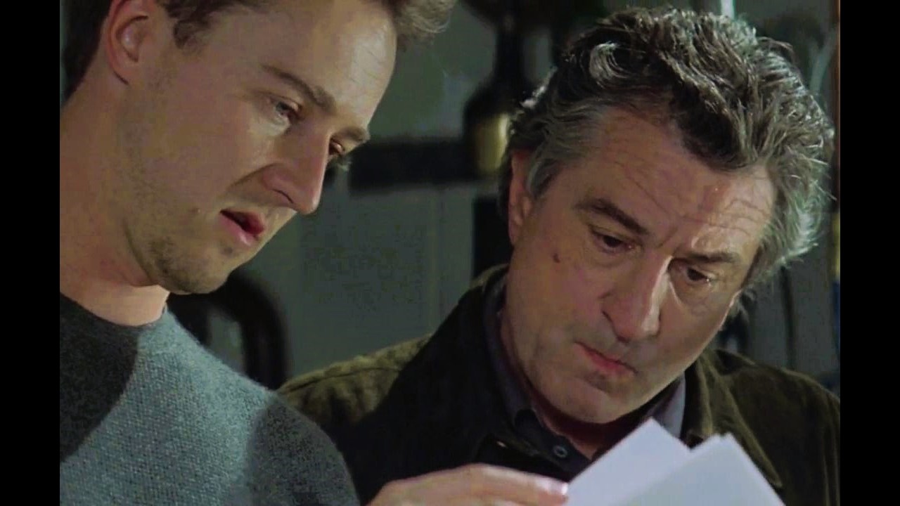 لص محترف بيفتح اقوي خزنه حكوميه بطريقه عبقريه ويستولي علي كنز اثري ملخص فيلم the score