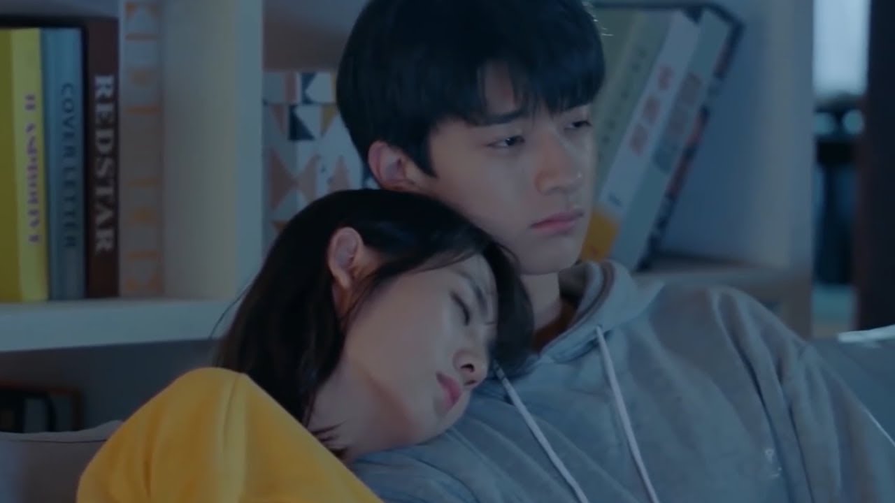 So lovely! They don't want to separate even is time to sleep.| Put Your Head on My Shoulder