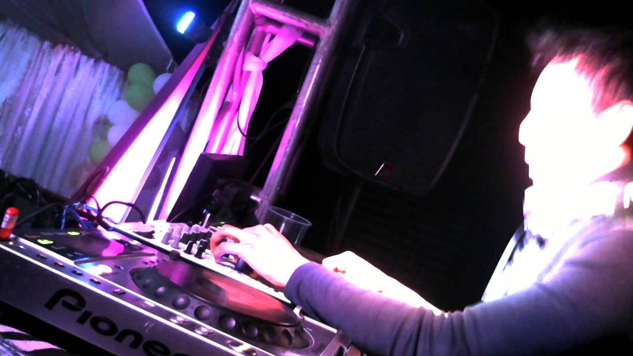 Levi Petite @ JUST FRIENDS ft QUE RICO BESAS @NEXUS ROOSTER 13 FEBRERO 2015