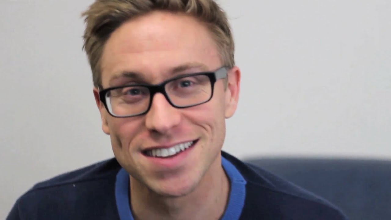 BBC Two interviews Russell Howard - Russell Howard's Good News: Series 9 Episode 1