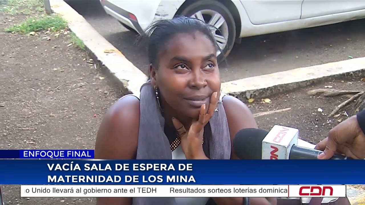 Vacía sala de espera de maternidad de Los Mina