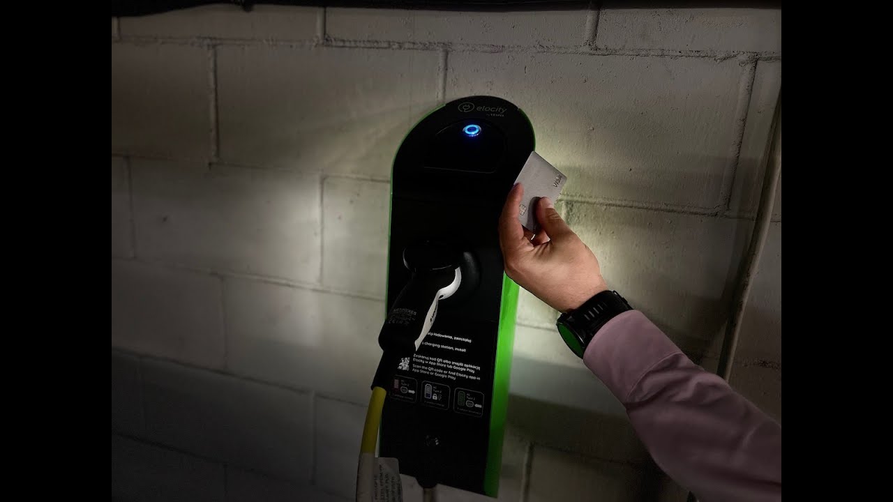 Terminale płatnicze w stacjach ładowania samochodów elektrycznych
