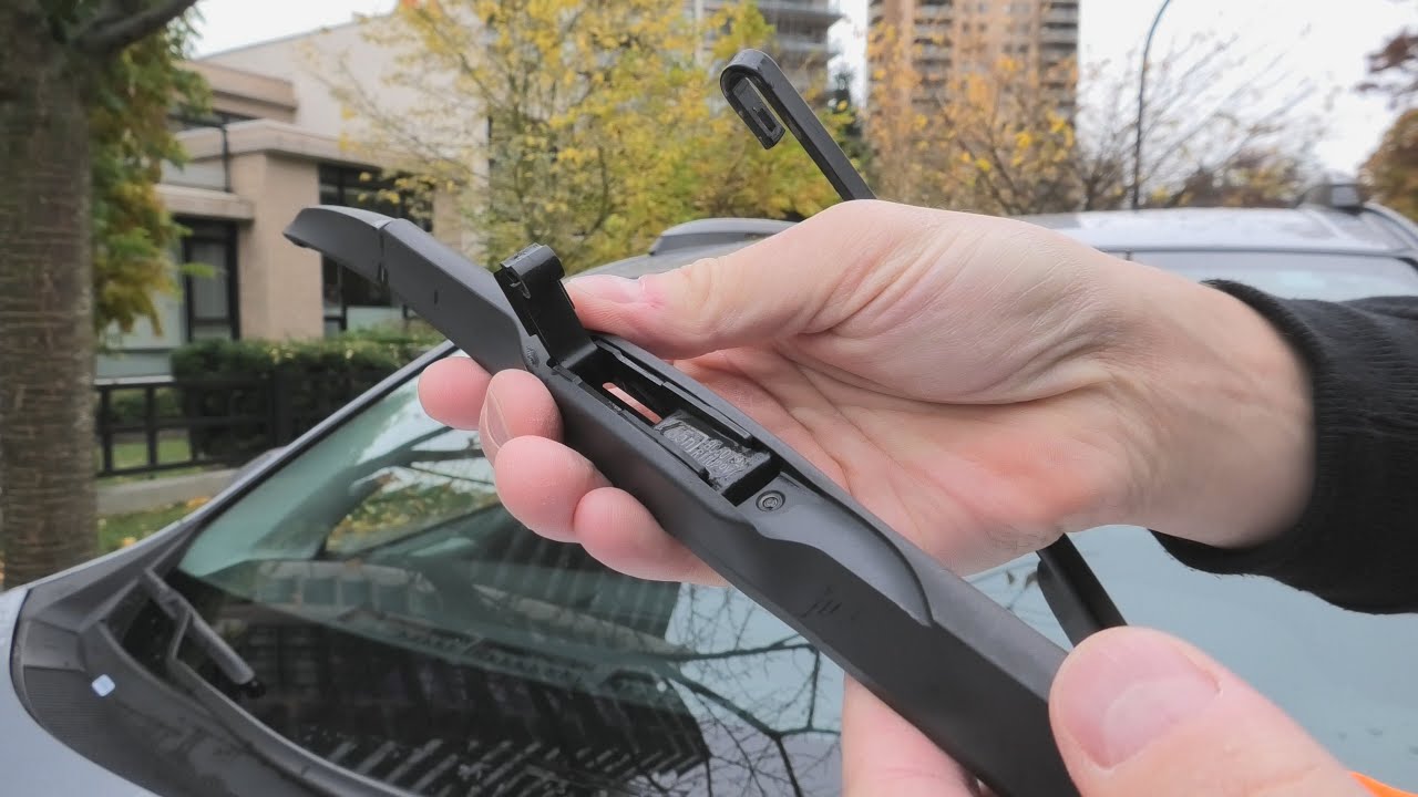 Toyota RAV4 (2013-2018): How To Replace Windshield Wiper Blades (Front And Rear)?