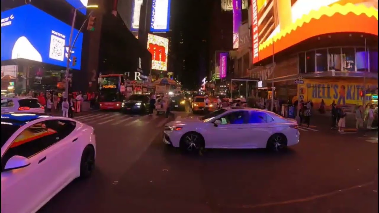 TIME SQUARE NEW YORK CAMINANDO