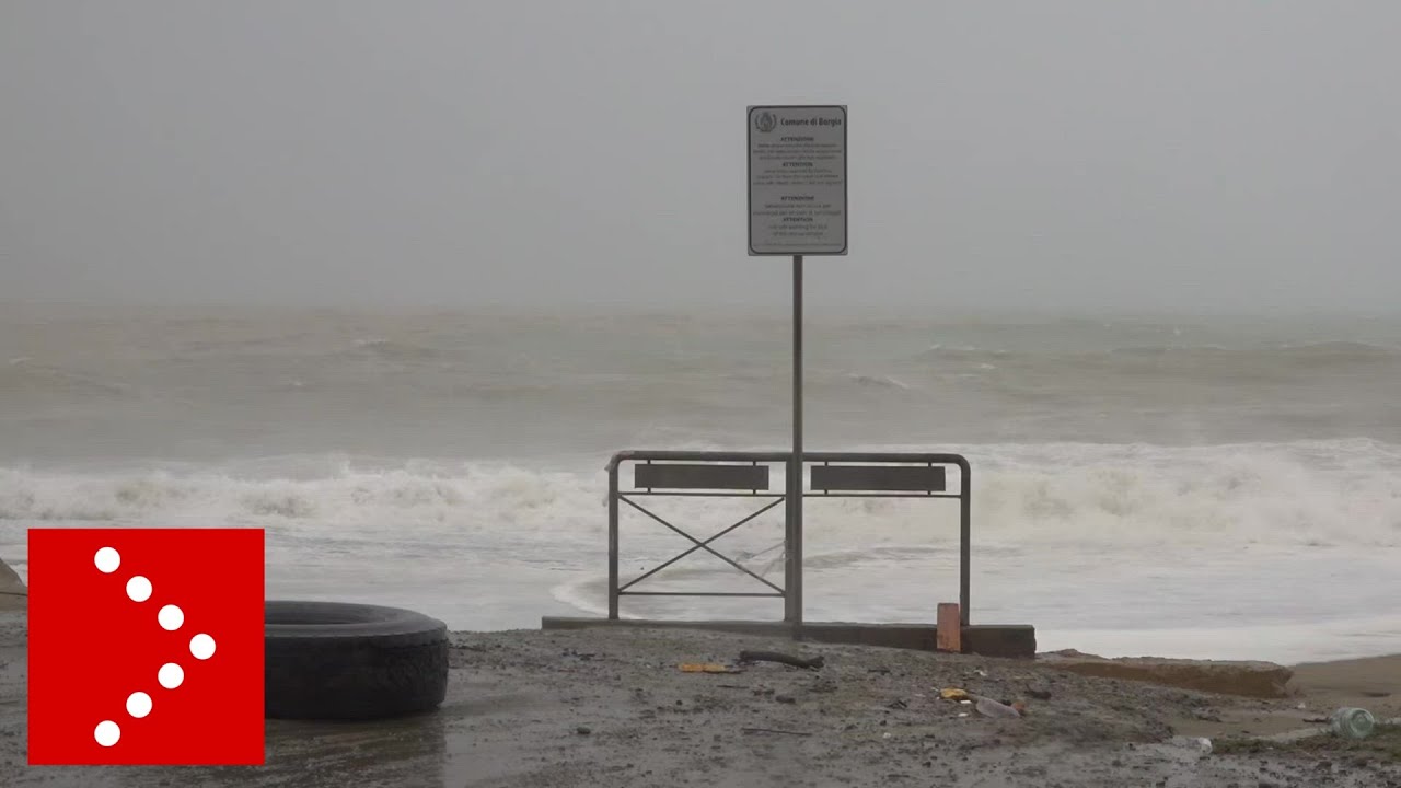 Maltempo, mareggiate in Calabria: onde alte e vento forte