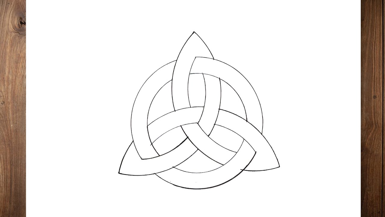 How to draw a celtic trinity knot