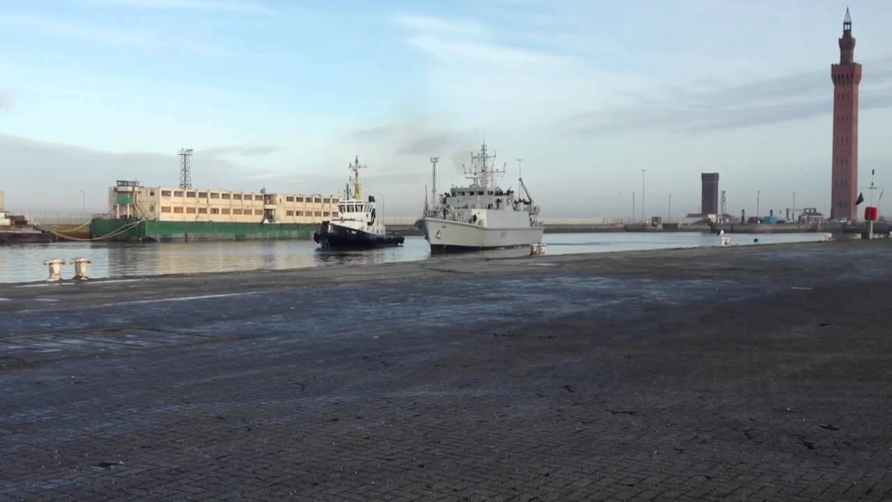 HMS Grimsby arrives at the Royal Dock, Grimsby