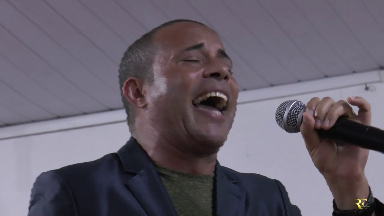 Dedé de Jesus Olha a frente