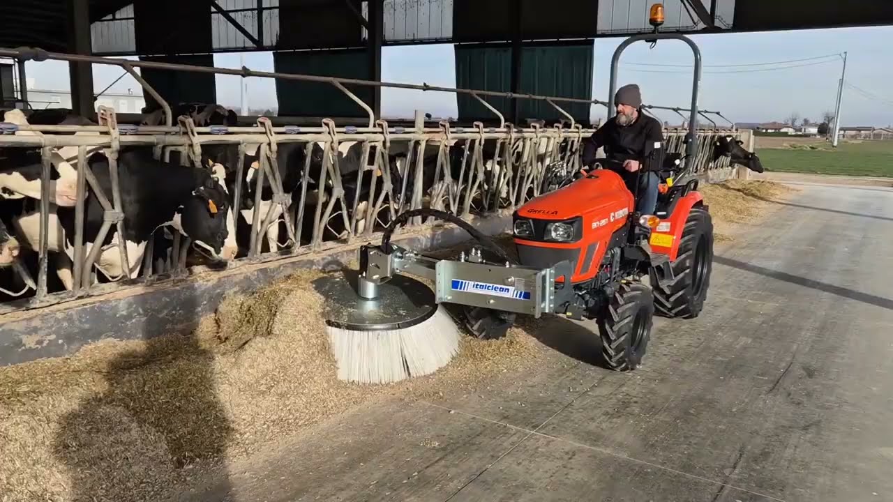 220 Spazzola spingiforaggio e pulizia mangiatoia veloce con modulo SPT 120   trattore kubota  solis