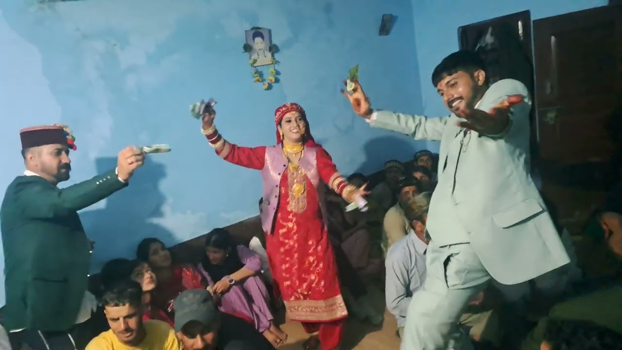 शादी के ठुमके कुछ इस तरह देखें #pahari_culture_videos #dance #pahadi #natimusic #pahari_culture 