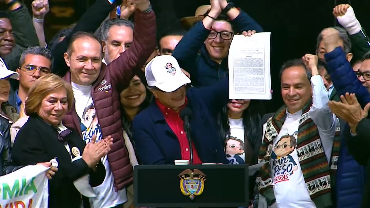 EN CORO LE GRITARON ¡Constituyente! PROVOCÓ MAREMOTO por esto que hizo y dijo frente a miles CÁTEDRA