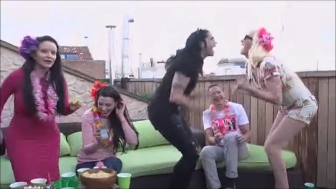Alaska y Mario - Fiesta tiki