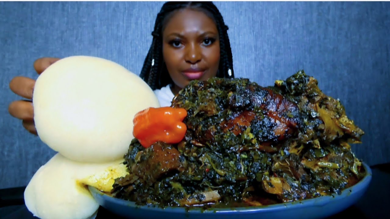 Nigerian food sweet bitterleaf soup with fufu/ Asmr Mukbang