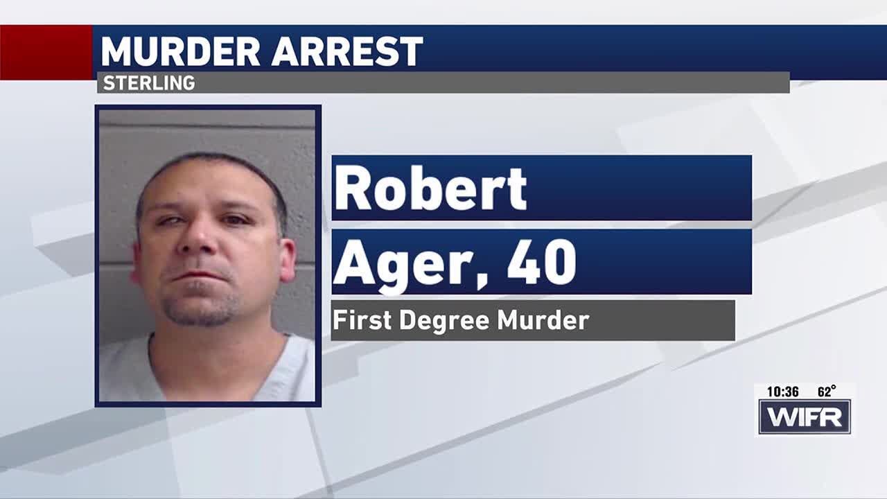 Stabbing victim dies after crashing car in Sterling medical center parking lot