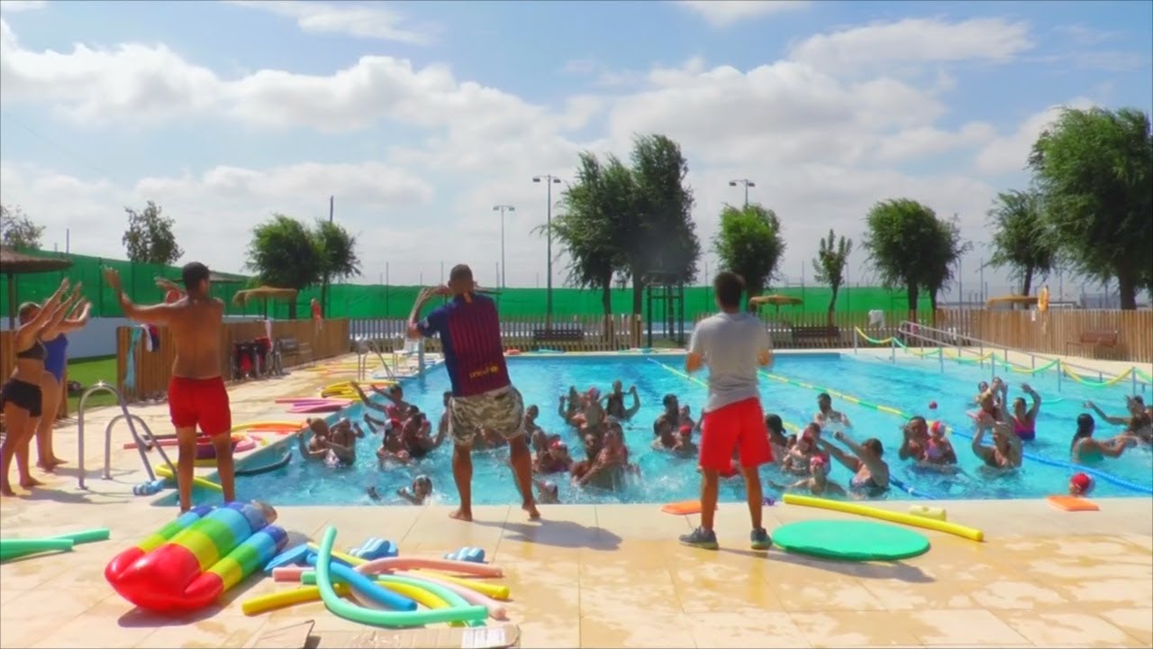Visitamos la Piscina Municipal para ver las actividades que se llevan a cabo este año.